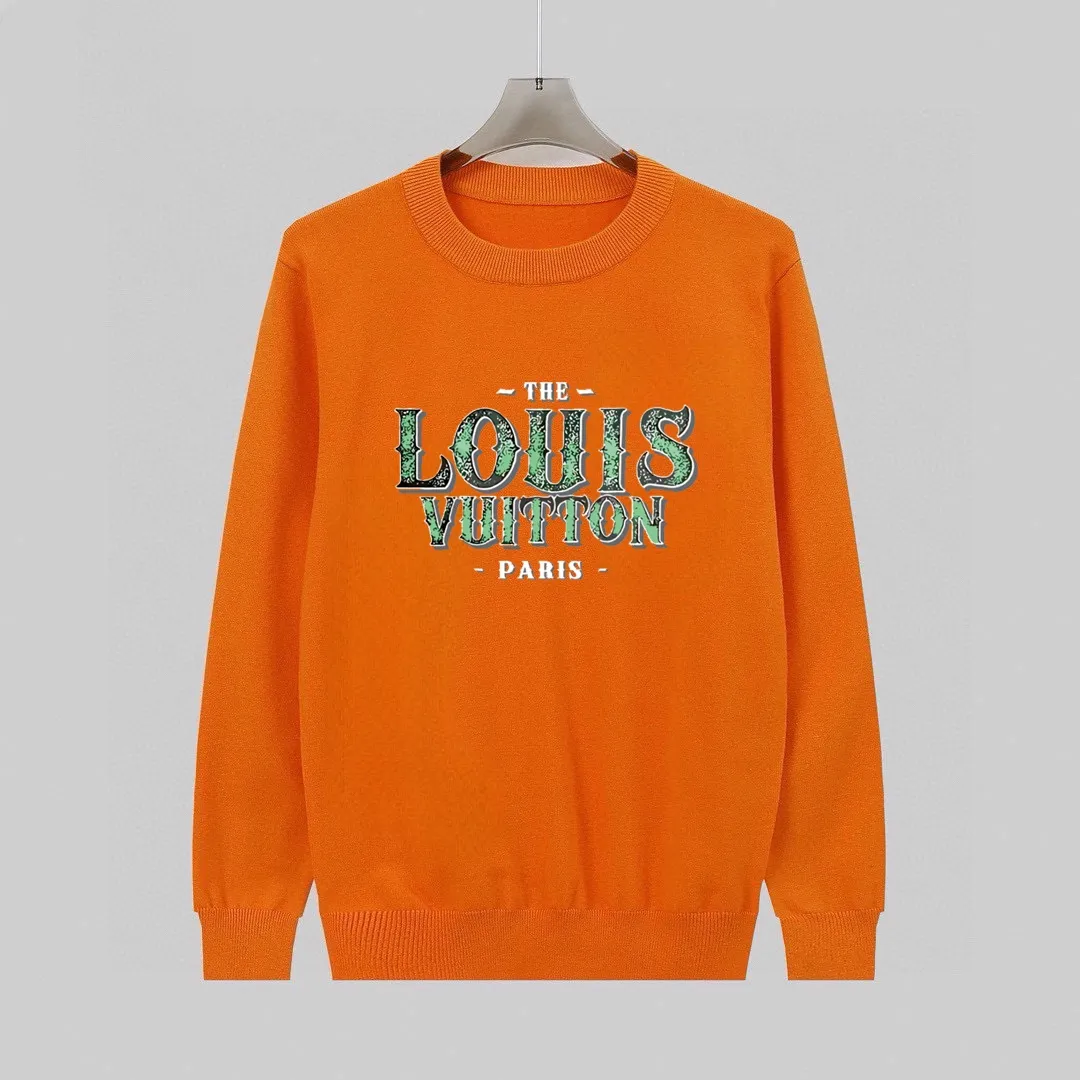 🅿️240 【LV Louis Vuitton】Autumn and winter classic round neck pullover sweater, in full condition! ! ! Wool blended fabric, the latest model in 2025, golden ratio! ! Slim-fitting soft gold, versatile and practical item, the combination and practicality are extremely powerful, simple and elegant, and classy! To create your own style, it is highly recommended to buy it in two colors. The standard slim fit tailoring process is suitable for both young and old men. It is knitted from wool and will not cause any discomfort! While keeping warm, it is stylish, textured and wearable, and the classic logo with contrasting colors on the chest feels in place! ! Recommended for regular customers! ! Size M-3XL (maximum wear: 190 pounds)